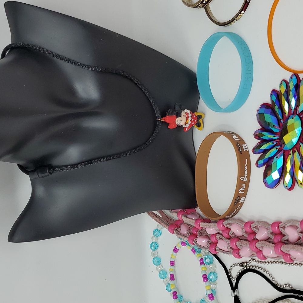 Kids Jewelry Mixed Lot Over 30 Pcs Mini Mouse M&M Bolo - Picture 12 of 17
